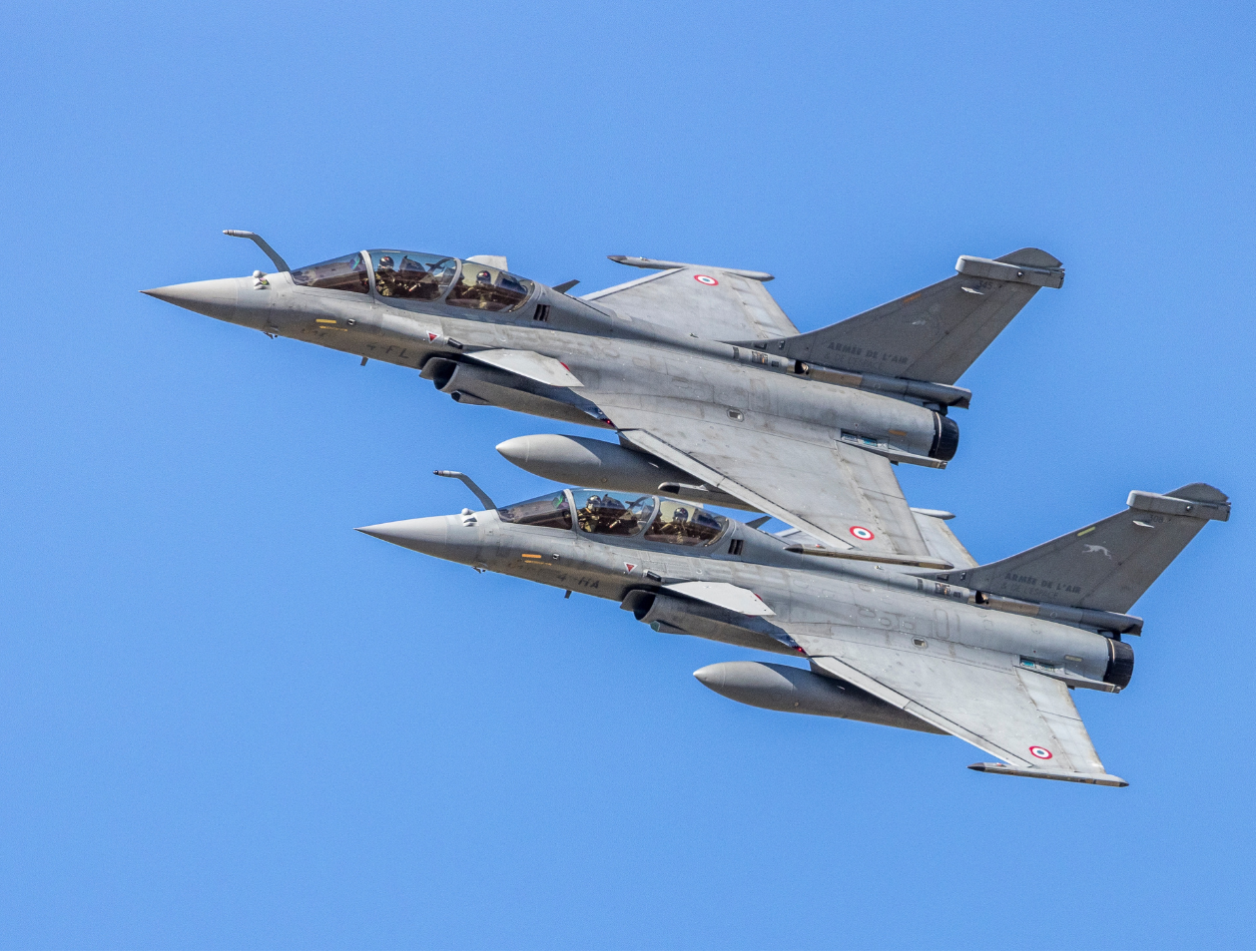 Photo de deux avions rafale dassault