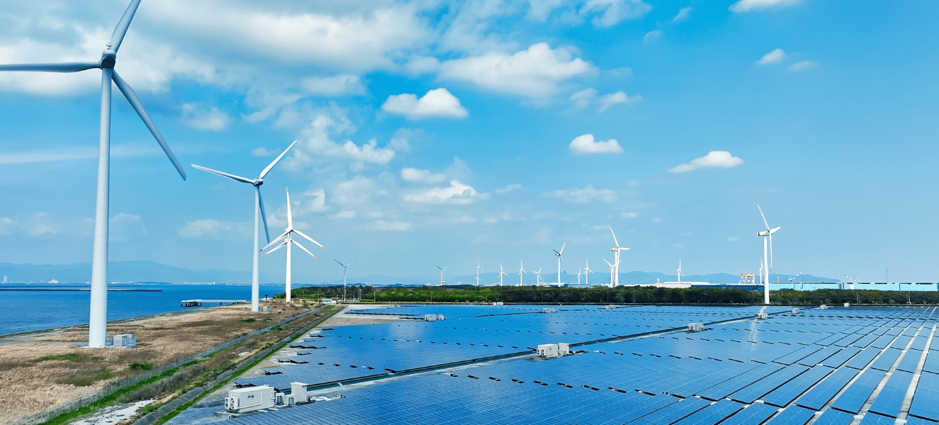 Energie - éolienne et panneaux solaires